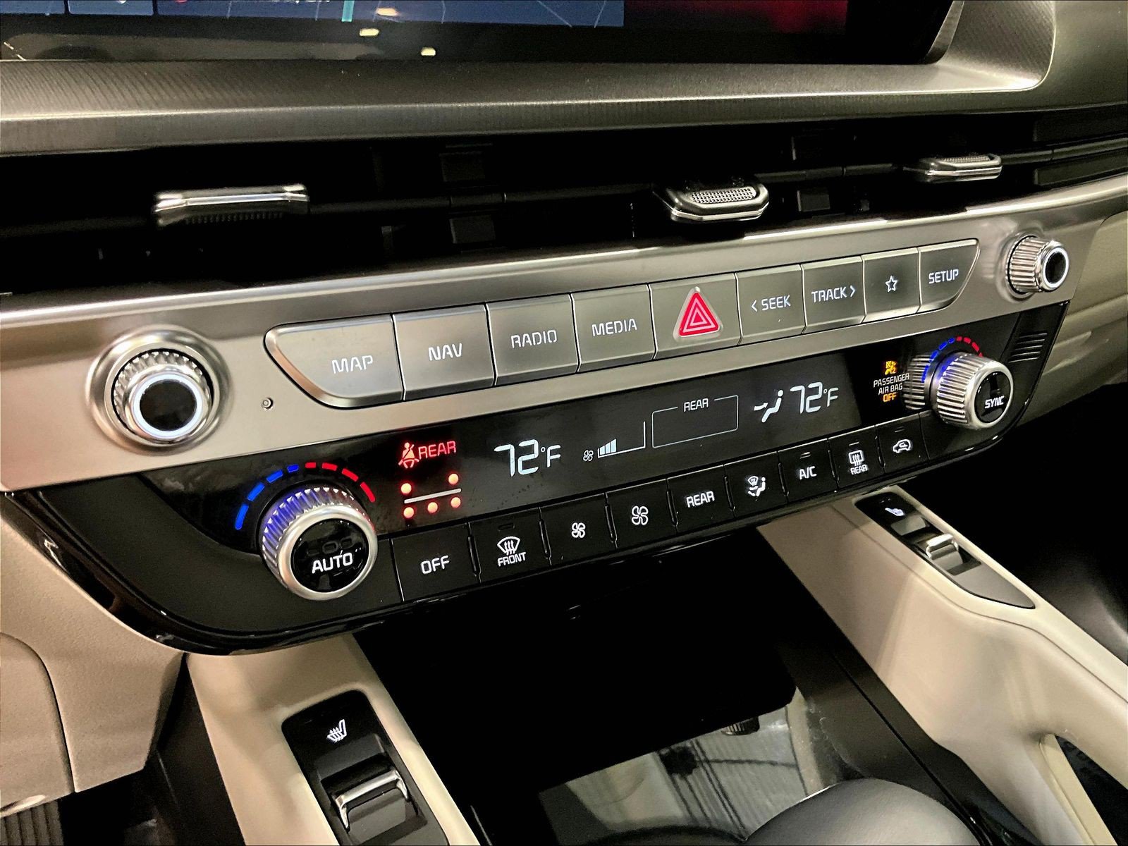 Used 2025 Kia Telluride S FWD image 15