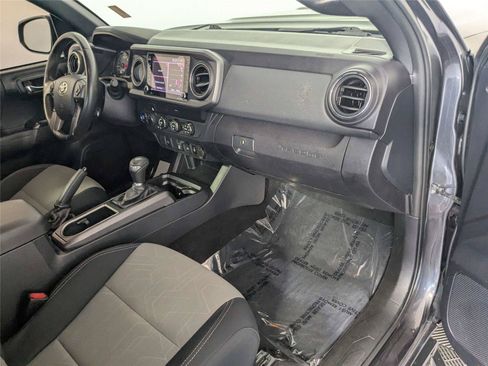 Used 2020 Toyota Tacoma TRD Sport AWD/4WD image 31
