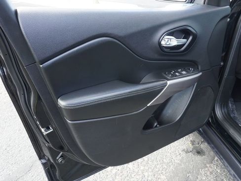 Used 2021 Jeep Cherokee Latitude Lux w/ Comfort/Convenience Group image 14