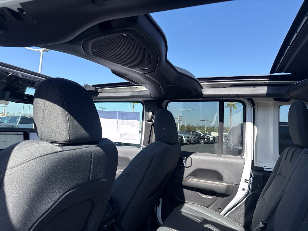 Certified 2025 Jeep Wrangler Unlimited Sahara w/ Safety Group AWD/4WD image 18