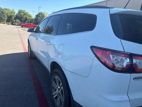 Used 2016 Chevrolet Traverse LT FWD image 3