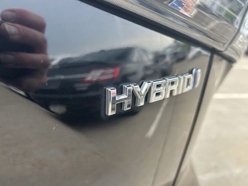 Used 2024 Toyota Highlander XLE AWD/4WD image 4