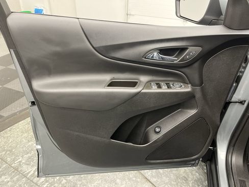 Used 2023 Chevrolet Equinox LT w/ Driver Convenience Package image 6