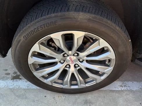 Used 2024 GMC Yukon Denali RWD image 4