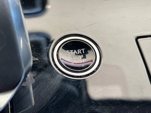 Used 2023 Land Rover Range Rover Sport SE Dynamic image 35