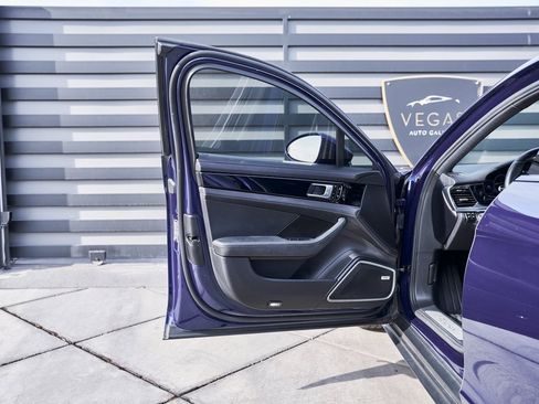 Used 2020 Porsche Panamera 4 image 29