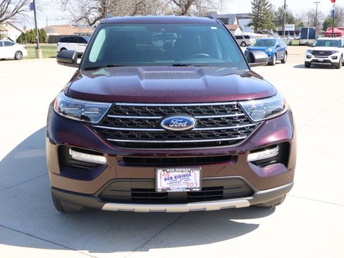 Used 2022 Ford Explorer XLT w/ Equipment Group 202A image 3
