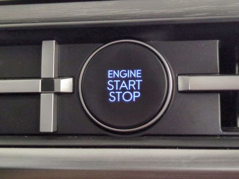 Certified 2025 Hyundai Santa Fe Limited image 38