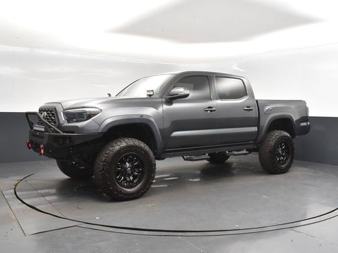 Used 2020 Toyota Tacoma TRD Off-Road image 3