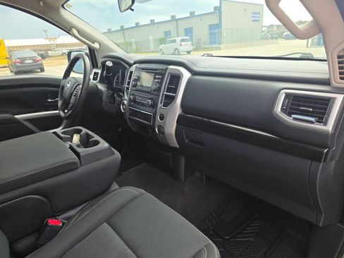 Used 2017 Nissan Titan SV RWD image 30