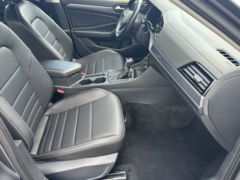 Used 2024 Volkswagen Jetta SE FWD image 13