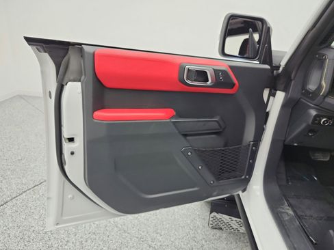 Used 2025 Ford Bronco Badlands image 14