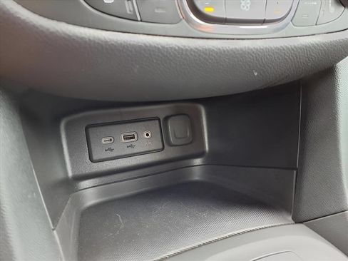 Used 2023 Chevrolet Equinox LT FWD image 18