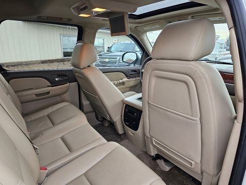 Used 2013 Chevrolet Avalanche LTZ image 21