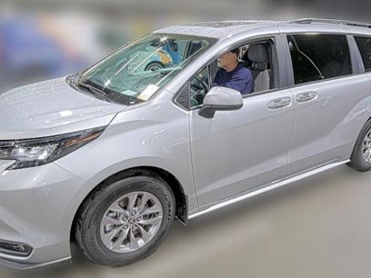 Used 2025 Toyota Sienna XLE