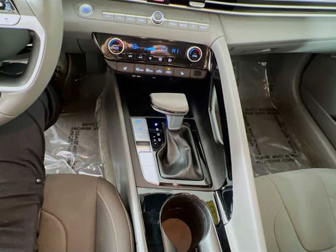 Used 2023 Hyundai Elantra SEL w/ Convenience Package image 17