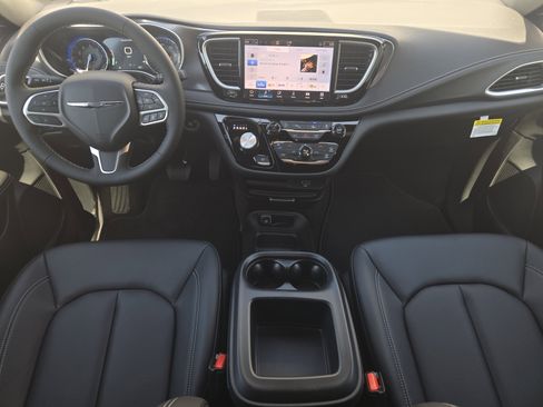 New 2026 Chrysler Pacifica Select image 19