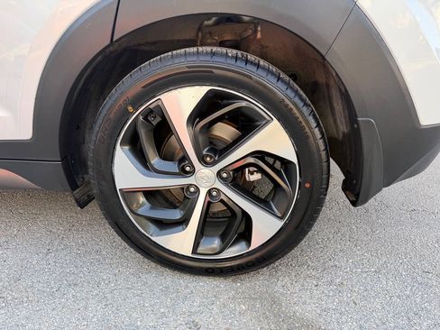 Used 2016 Hyundai Tucson Limited w/ Option Group 03 FWD image 12