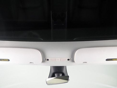 Used 2024 Tesla Model Y 2WD image 62