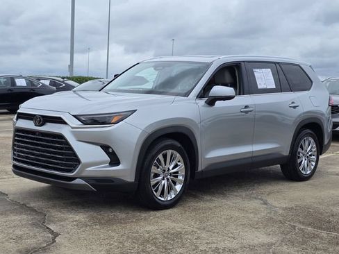 Used 2024 Toyota Grand Highlander AWD image 3