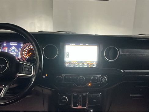 Used 2018 Jeep Wrangler Unlimited Sahara AWD/4WD image 29