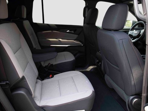 New 2025 Chevrolet Traverse LT image 25