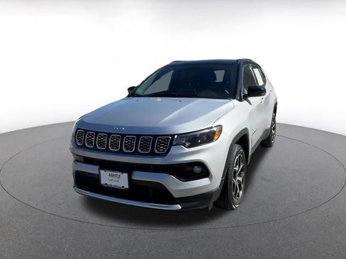Used 2025 Jeep Compass Limited image 7
