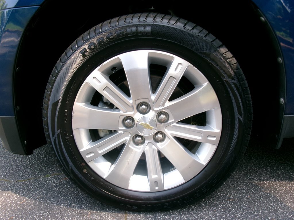 Used 2010 Chevrolet Equinox LT AWD/4WD image 38