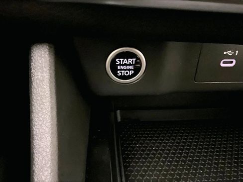 Used 2021 Nissan Rogue SV image 35