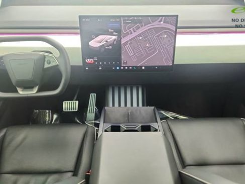 Used 2024 Tesla Cybertruck AWD Crew Cab image 84