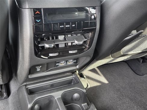 New 2025 Jeep Grand Cherokee L Altitude RWD image 25