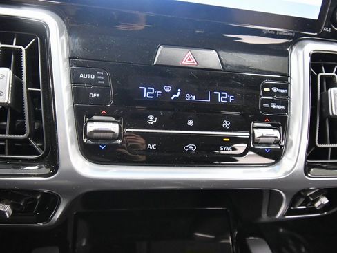Certified 2023 Kia Sorento SX image 26