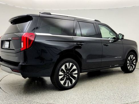 Used 2025 Ford Expedition Platinum w/ Driver's Package AWD/4WD image 5