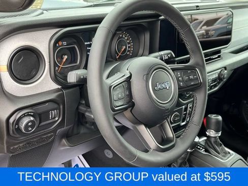Used 2025 Jeep Gladiator Sport AWD/4WD image 13