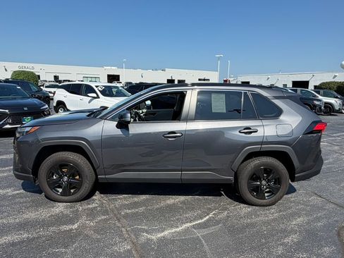 Used 2022 Toyota RAV4 XLE w/ XLE Grade Weather Package AWD/4WD image 4