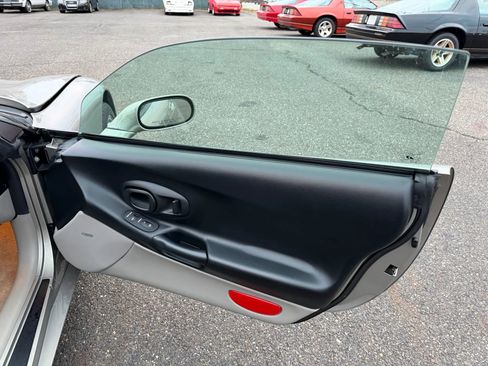 Used 2000 Chevrolet Corvette Coupe w/ Memory Pkg image 23