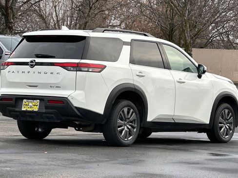 Used 2024 Nissan Pathfinder SV AWD/4WD image 4