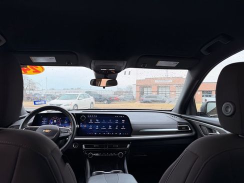 Used 2024 Chevrolet Traverse LT image 27