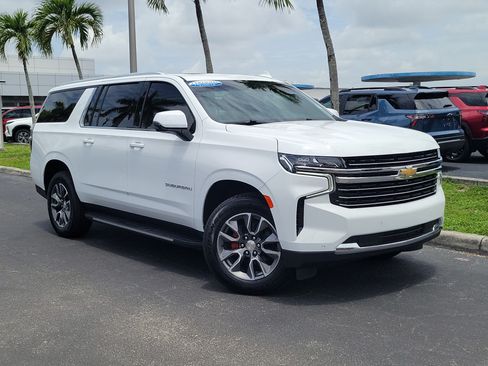 Used 2024 Chevrolet Suburban LT w/ Luxury Package RWD image 33