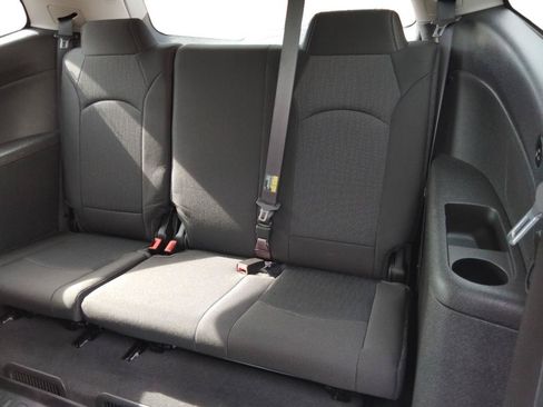 Used 2017 Chevrolet Traverse LT w/ Style and Technology Package FWD image 24