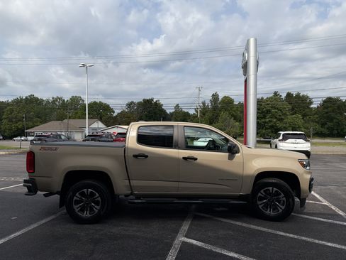 Used 2022 Chevrolet Colorado Z71 w/ Safety Package AWD/4WD image 8