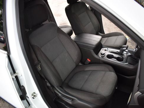 Used 2023 Chevrolet Traverse LT FWD image 34