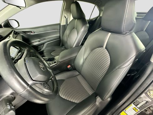 Used 2020 Toyota Camry SE image 20