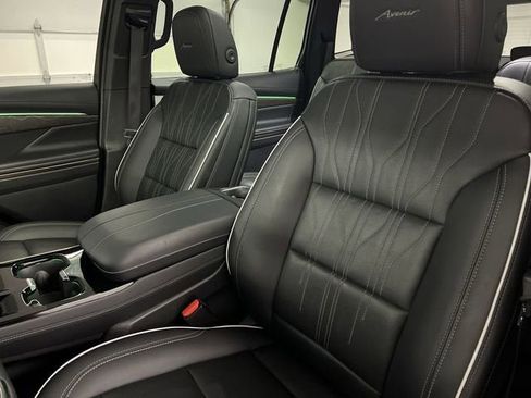 Used 2025 Buick Enclave Avenir w/ Super Cruise Package image 20