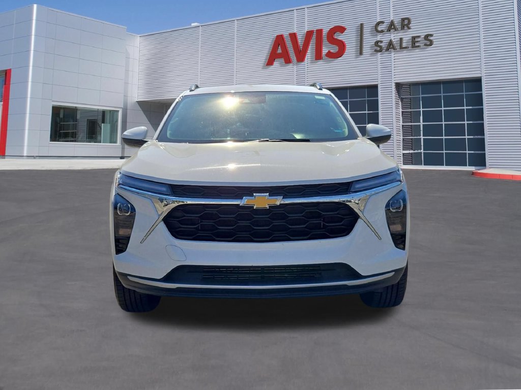 Used 2025 Chevrolet Trax LT w/ LT Convenience Package FWD image 2