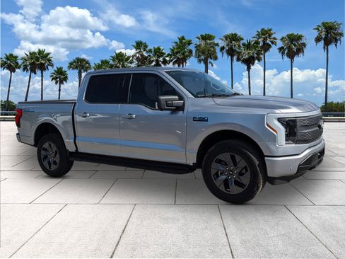 Used 2025 Ford F150 Lightning Flash image 2