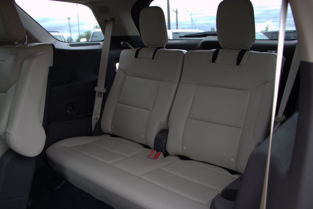 Used 2020 Ford Explorer Platinum w/ Premium Technology Package AWD/4WD image 40