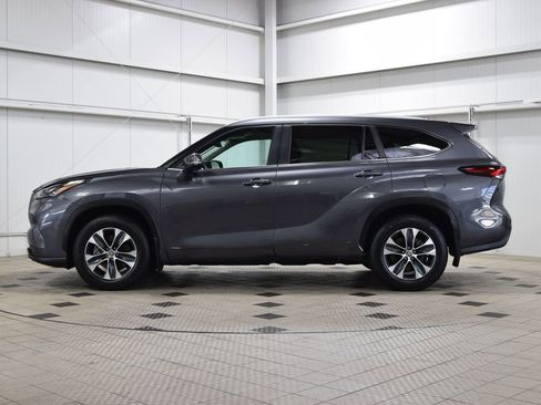 Used 2024 Toyota Highlander XLE image 4