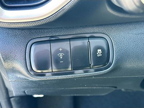 Used 2025 Hyundai Venue SEL image 22