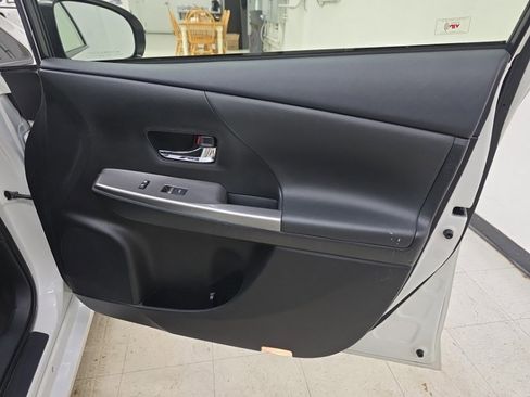 Used 2015 Toyota Prius V Five image 12